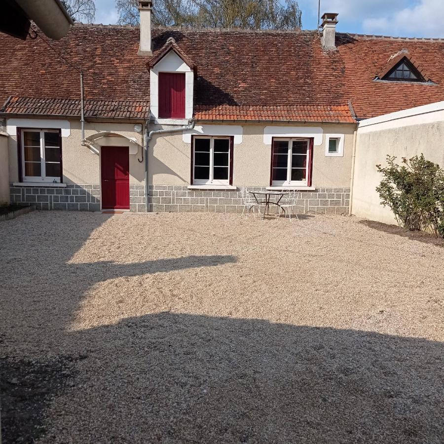 Gite De La Clavette Gièvres Exteriör bild